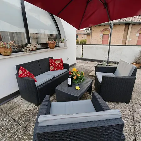 Charming Loft Apartment 15M To Venice Exterior photo