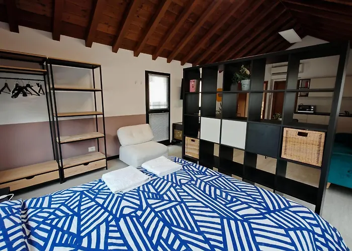 Charming Loft Apartment 15M To Venice